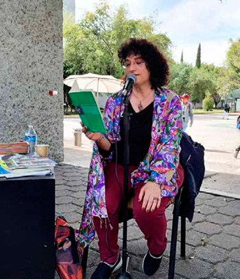 POETAS EN EL PATIO: BLANCA LUZ PULIDO